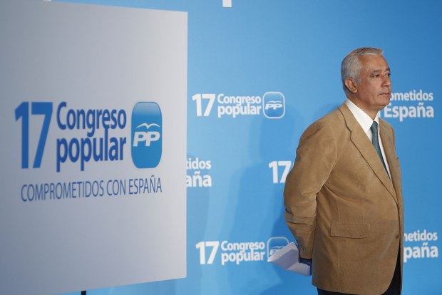 Javier Arenas espera su turno para intervenir en el 17 congreso del PP