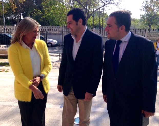 La alcaldesa de Marbella, Ángeles Muñoz, junto al presidente del PP-A, Juan Manuel Moreno y el presidente del PP de Málaga, Elías Bendodo